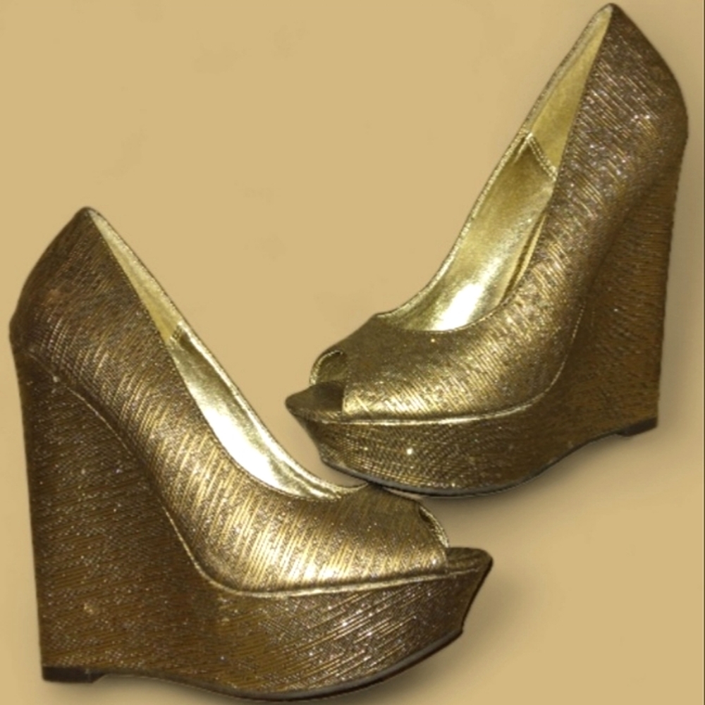L@@K! Super Sexy Brand New STEVE MADDEN Metallic Sparkle Gold Peep Toe ELSI heel